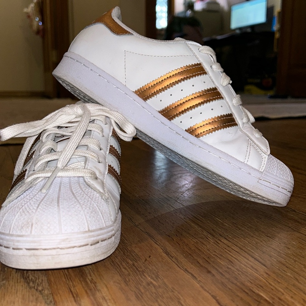 Adidas superstars size 8